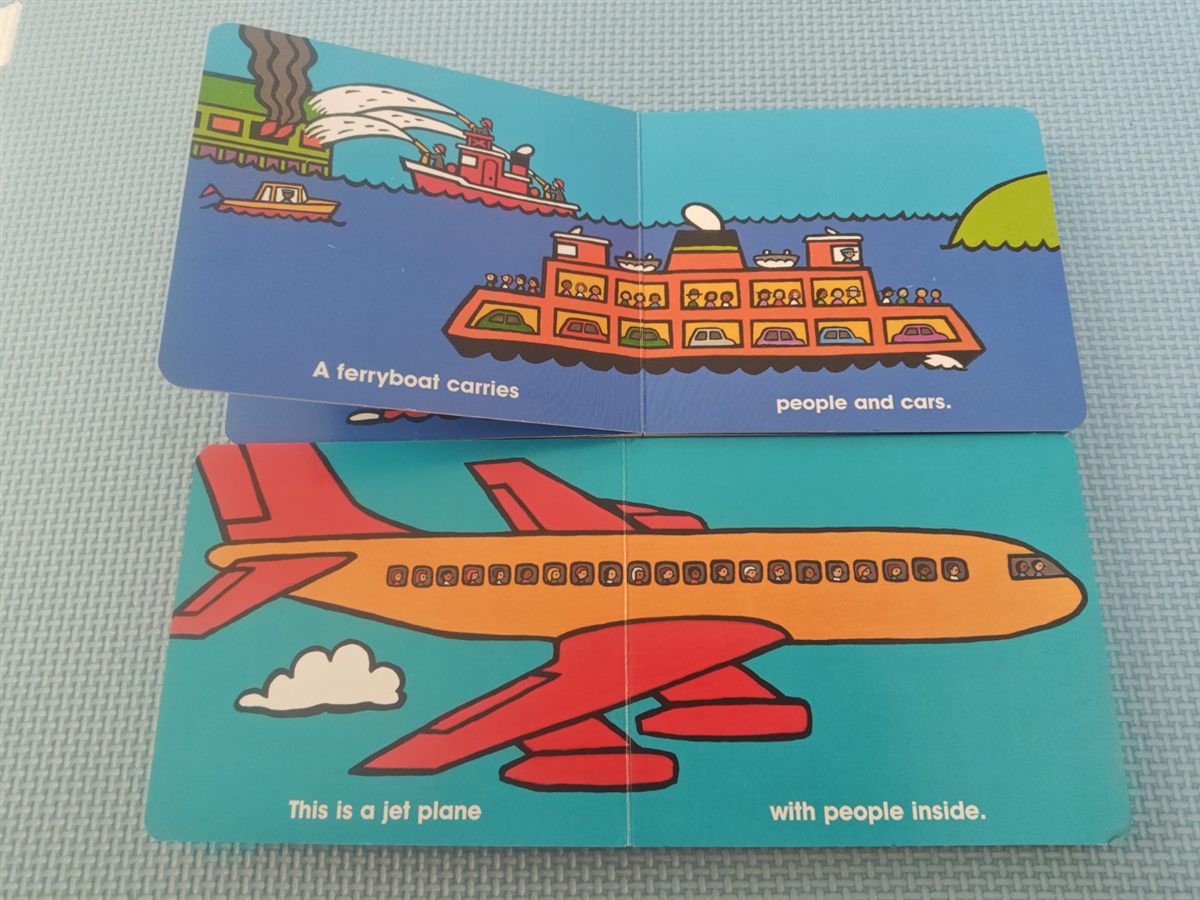 Byron Barton Boats・Planes の中のページ。A ferryboat carries people and cars. / This is a jet plane with people inside.